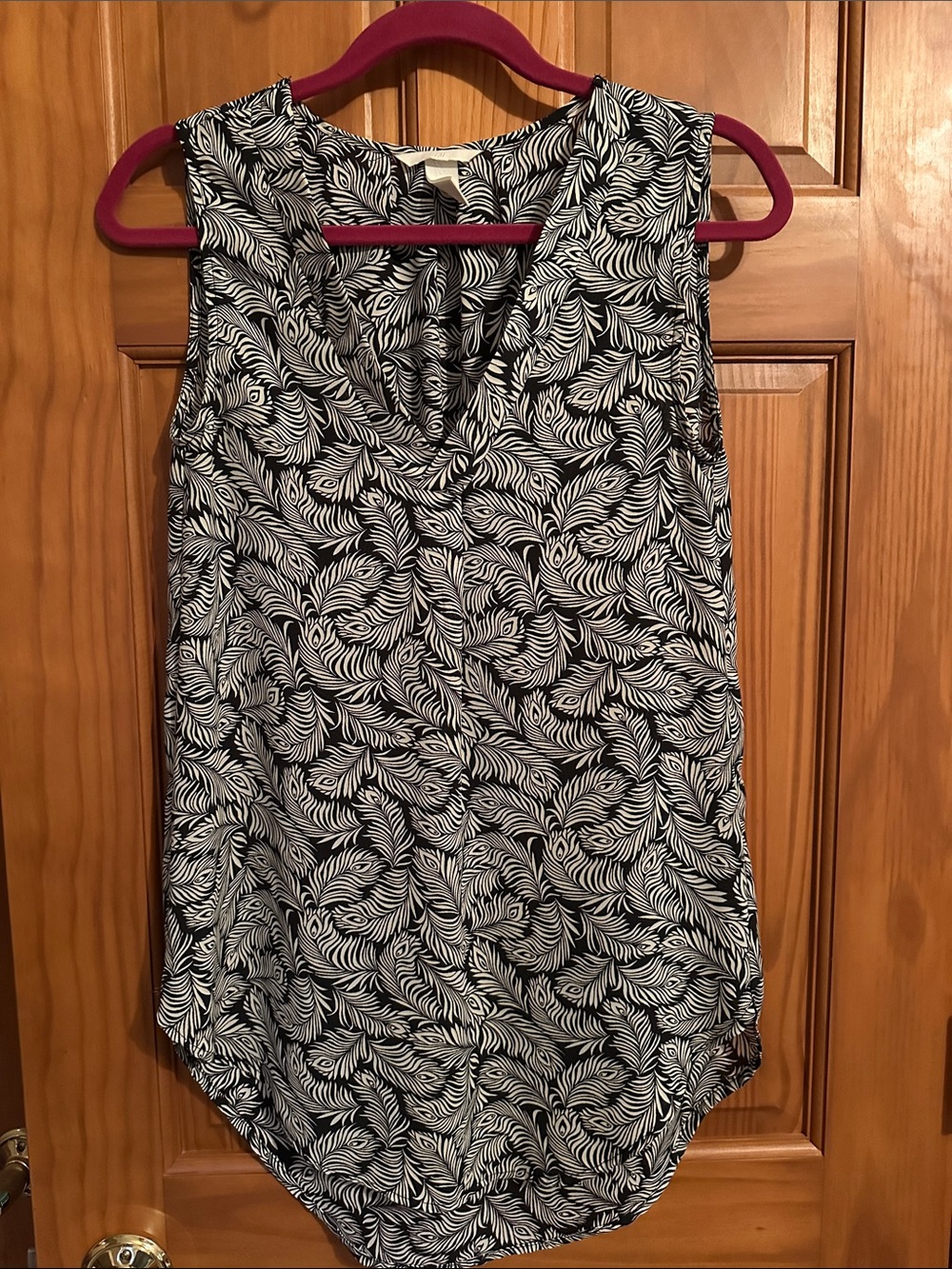 H&M Black and off white Sleeveless V-Neck Printed Blouse